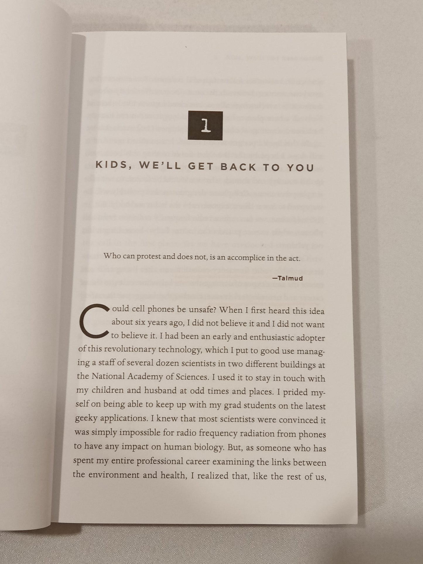 Disconnect: The Truth About Cell Phone Radiation by Devra Davis PB
