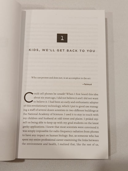 Disconnect: The Truth About Cell Phone Radiation by Devra Davis PB