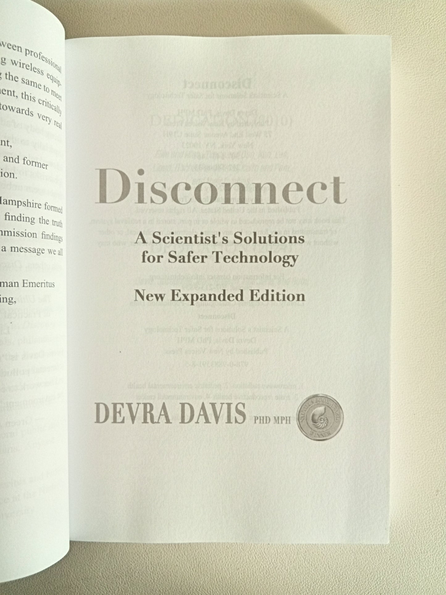 Disconnect: The Truth About Cell Phone Radiation by Devra Davis PB